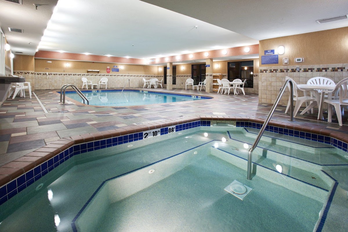 Holiday Inn Express & Suites Ft. Collins by IHG photo 3