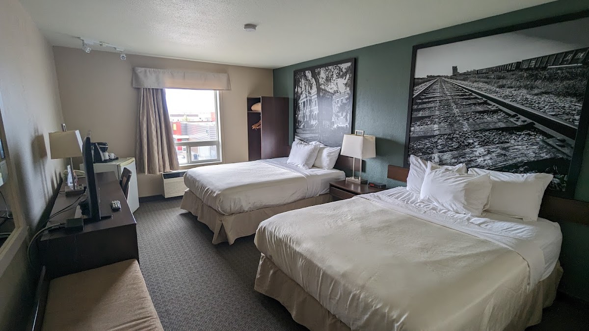 Super 8 by Wyndham Dauphin photo 2