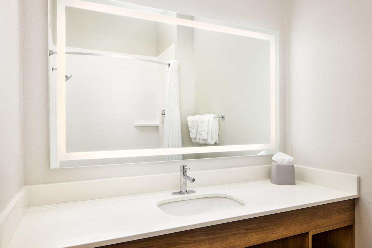 Holiday Inn Express & Suites Bridgeport - Clarksburg by IHG photo 3
