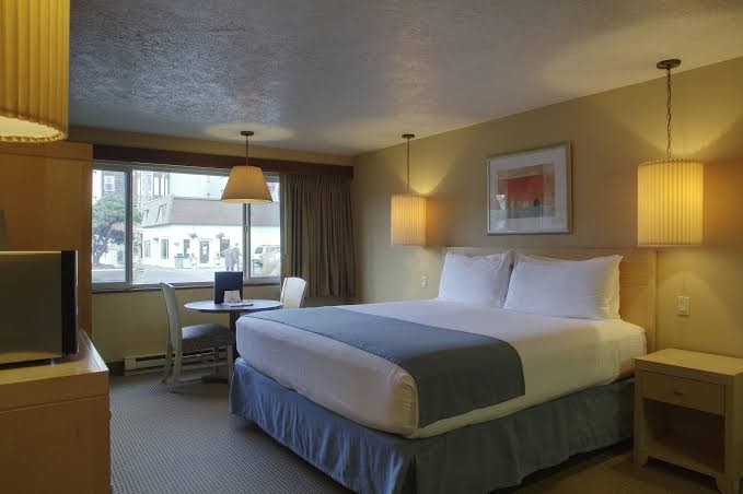Hi-Tide Oceanfront Inn photo 2