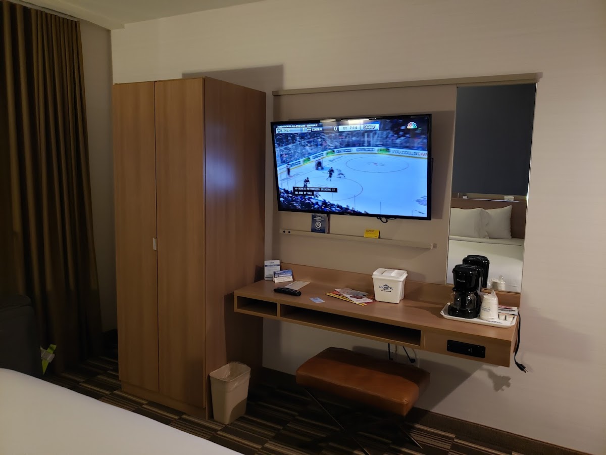 Microtel Inn by Wyndham Long Island City photo 2