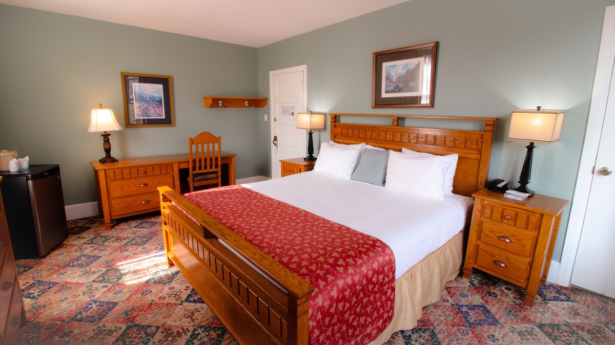 James Bay Inn Hotel, Suites & Cottages photo 2