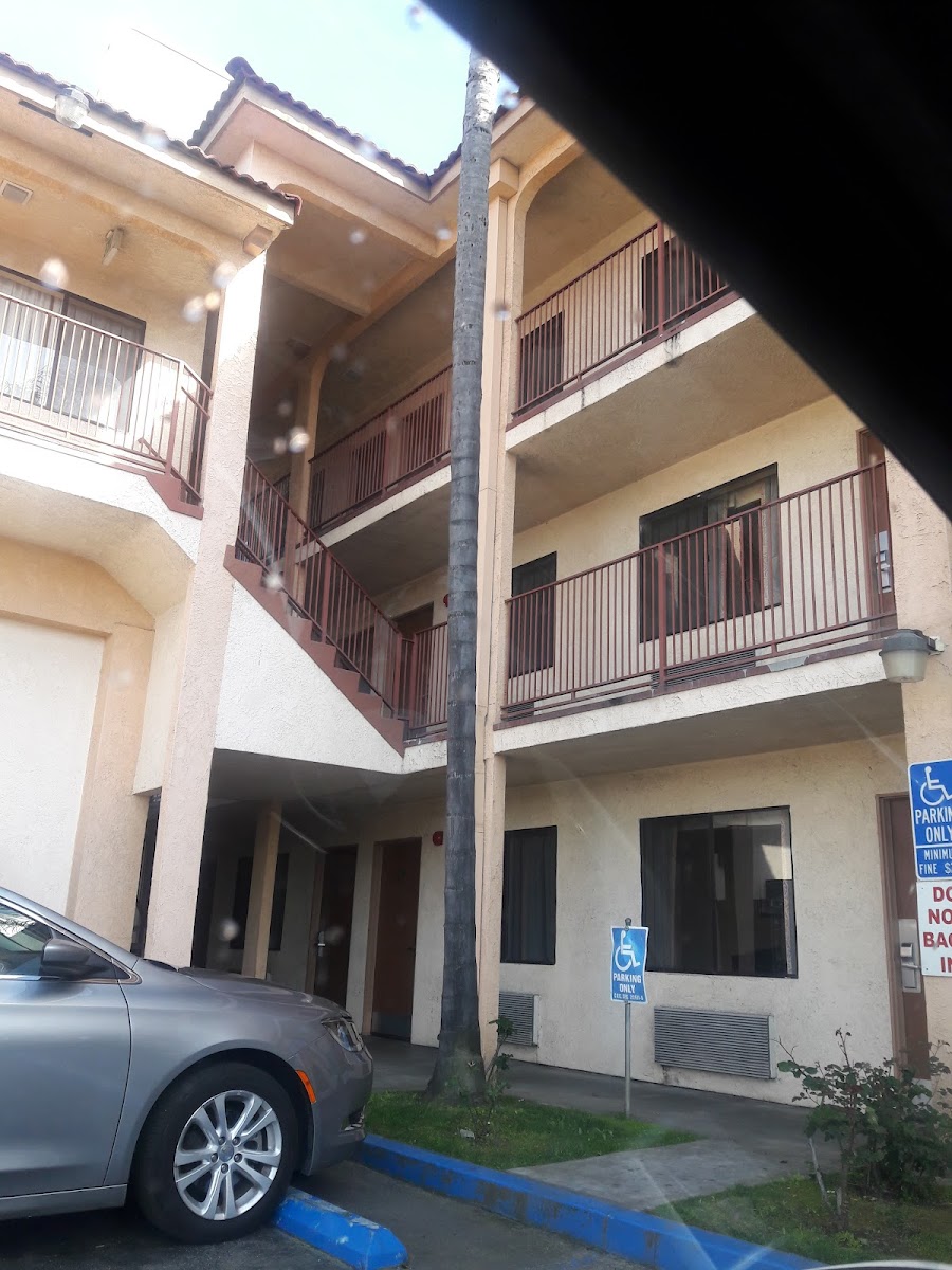 Budget Inn Bellflower photo 3