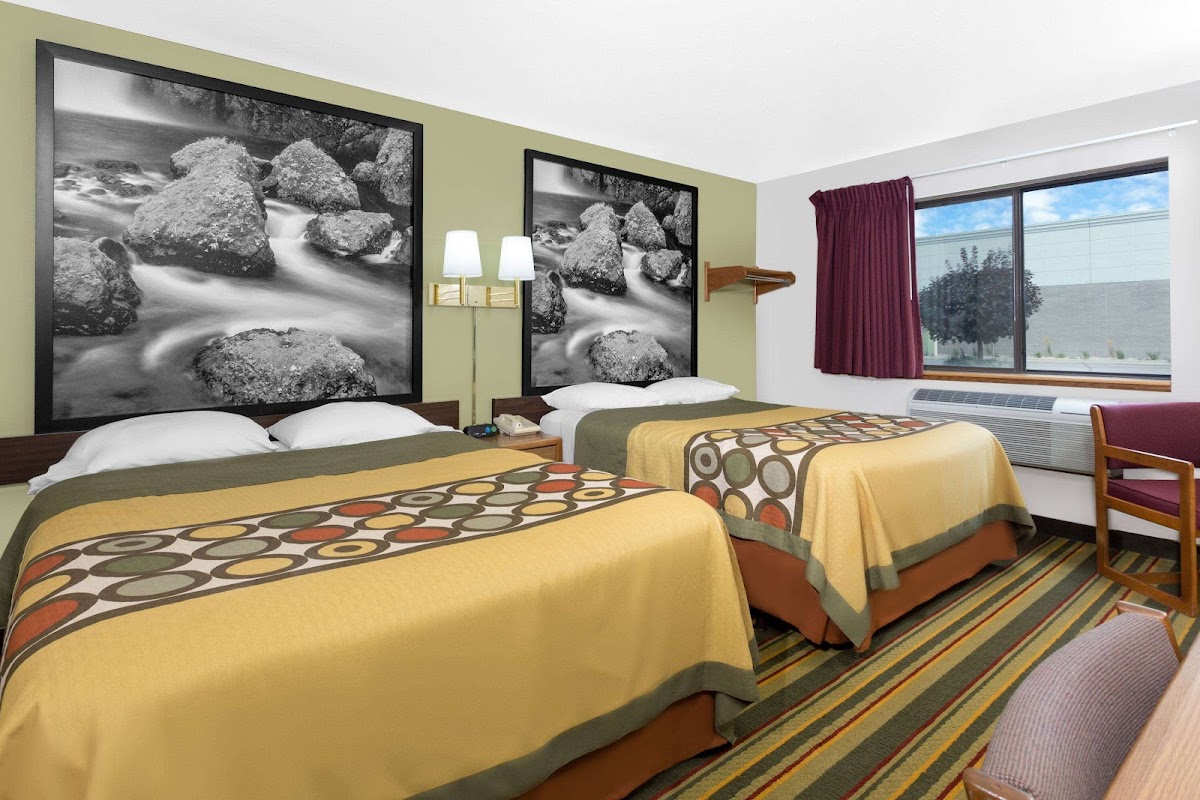 Super 8 by Wyndham Antigo photo 2