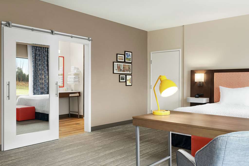 Hampton Inn & Suites Overland Park South photo 2