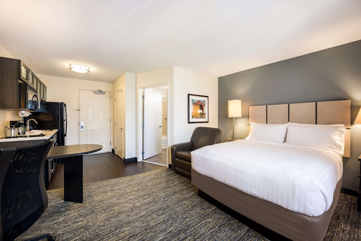 Sonesta Simply Suites Chicago Waukegan photo 2