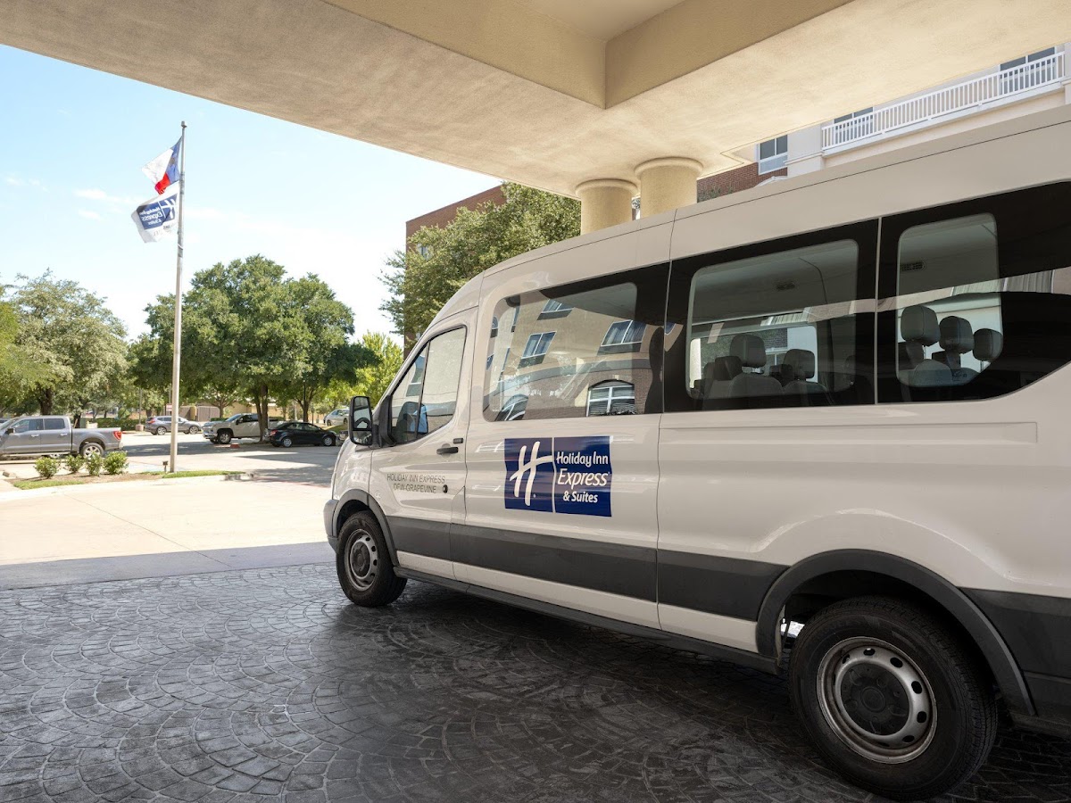 Holiday Inn Express & Suites DFW Airport - Grapevine by IHG photo 3