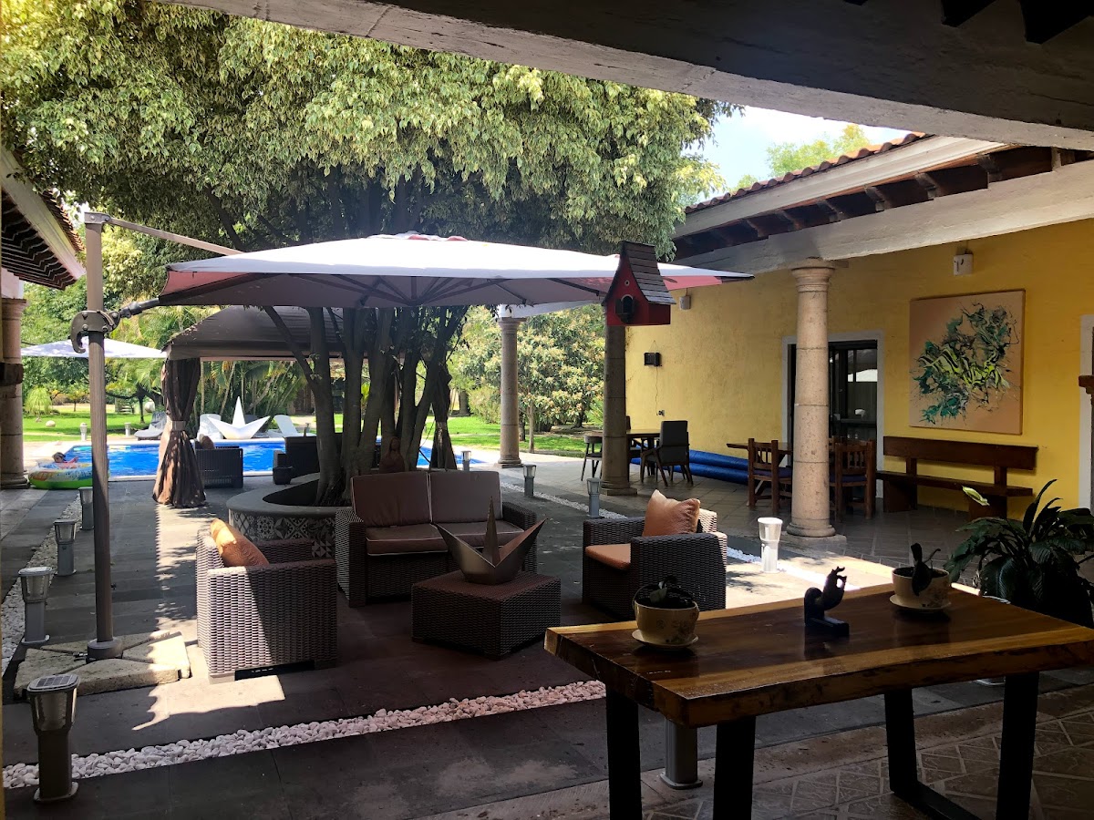 El Jardín De En Medio