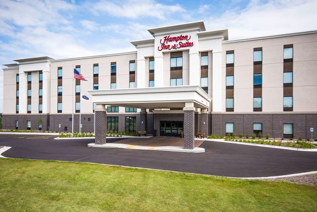 Hampton Inn & Suites at Wisconsin Dells Lake Delton photo 2