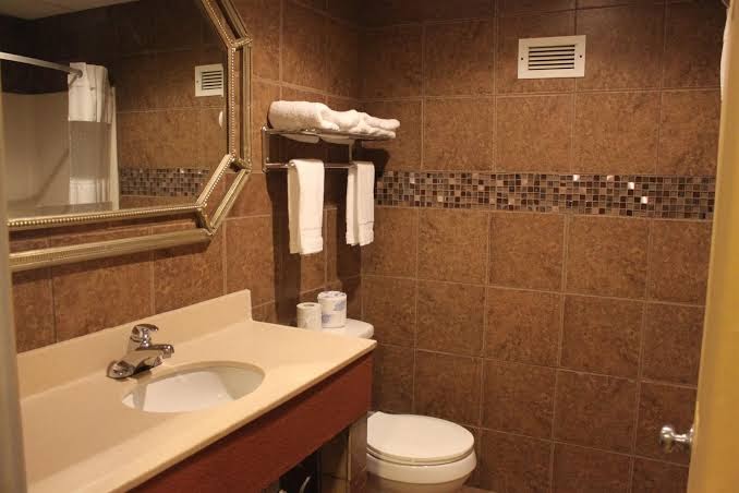 Whaler Inn and Suites photo 3