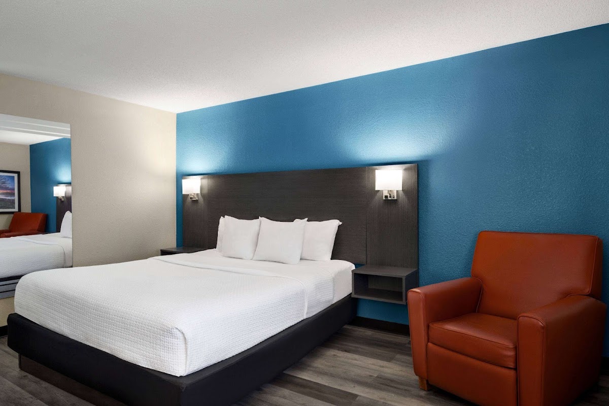 La Quinta Inn & Suites by Wyndham Chicago Tinley Park photo 2