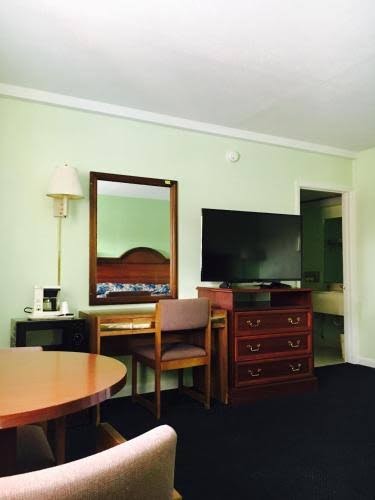 Relax Inn - Folkston photo 3