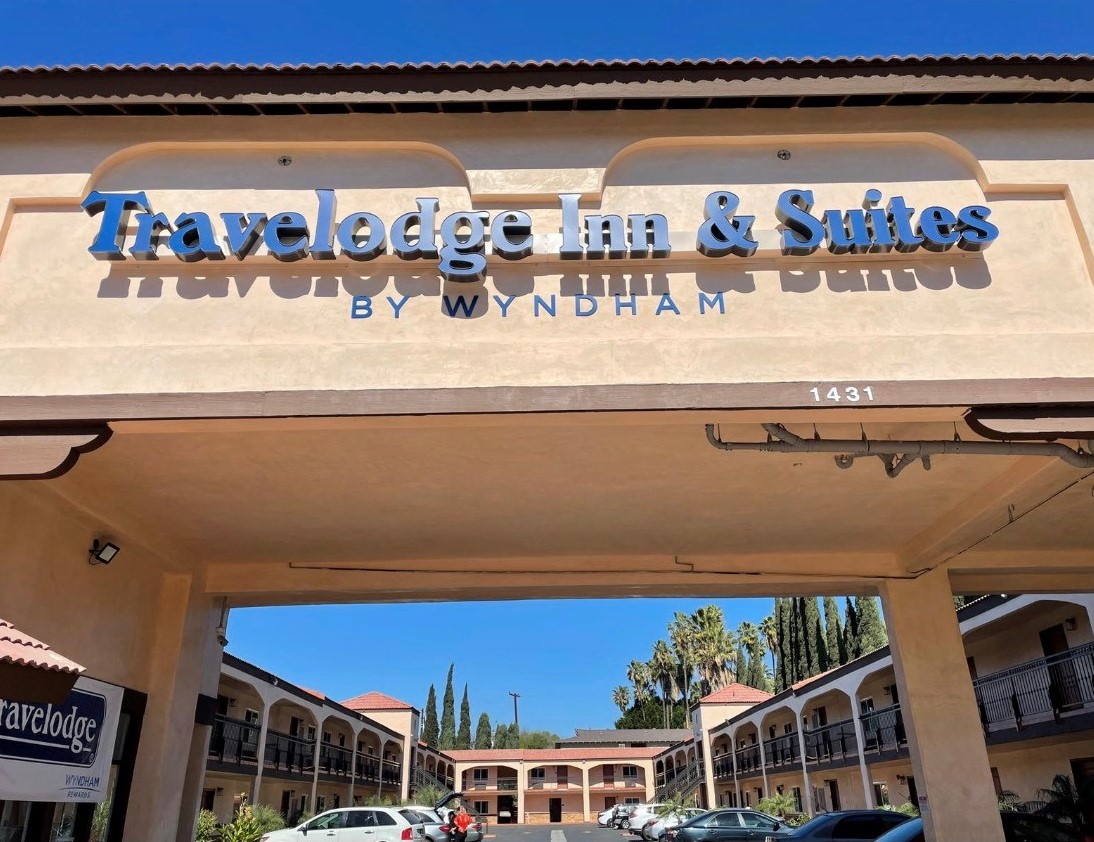 Travelodge Inn & Suites by Wyndham West Covina photo 3