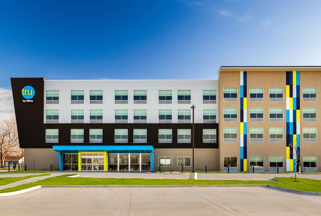 Tru by Hilton Oshkosh