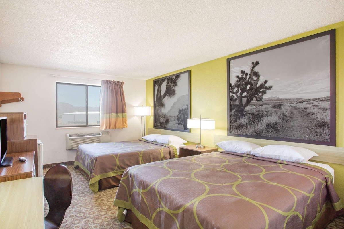 Super 8 by Wyndham Kingman photo 2