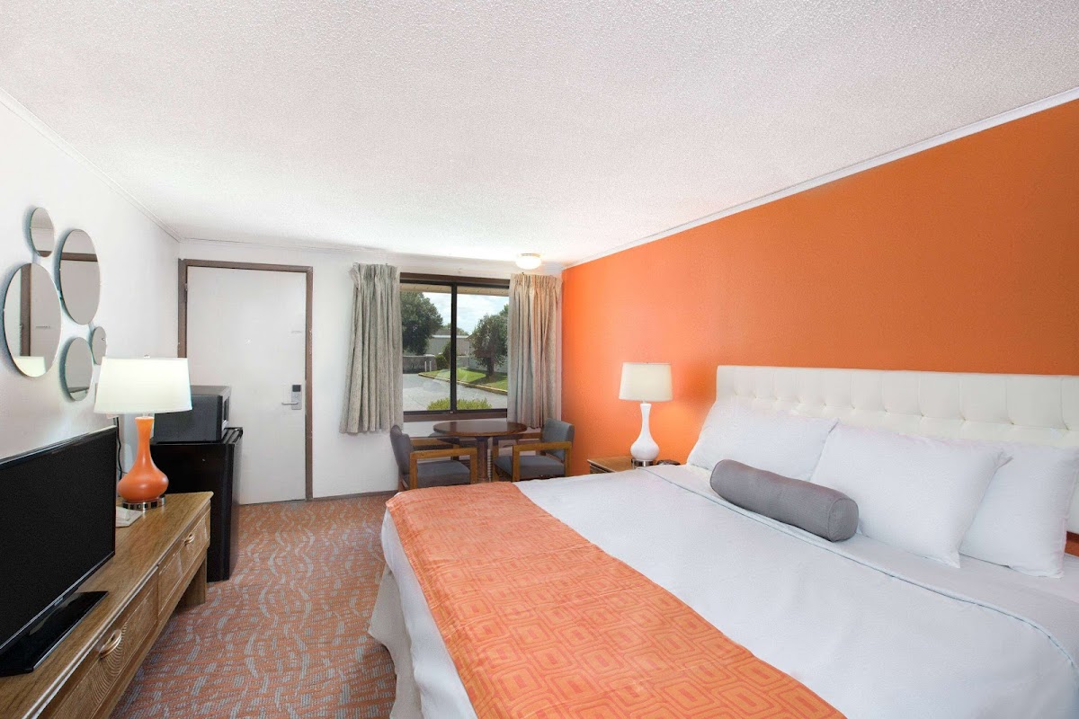 Howard Johnson by Wyndham Wilmington photo 2