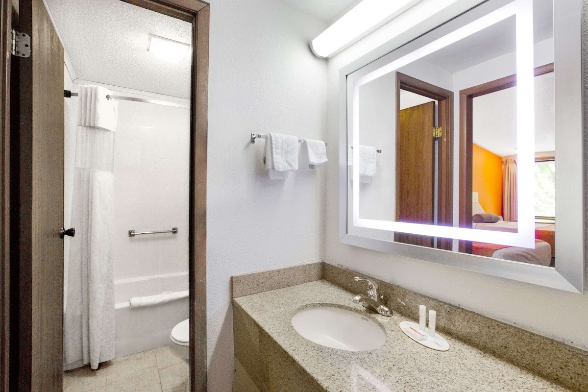 Howard Johnson by Wyndham Wilmington photo 3