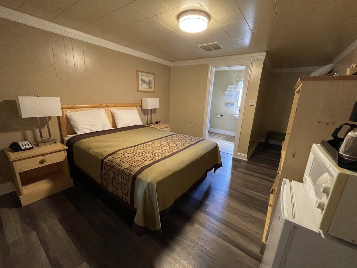 Green Gables Motel & Suites photo 2