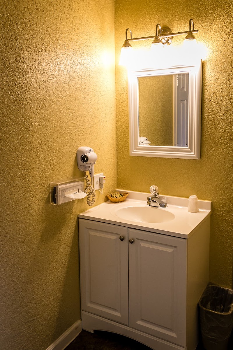 Green Gables Motel & Suites photo 3