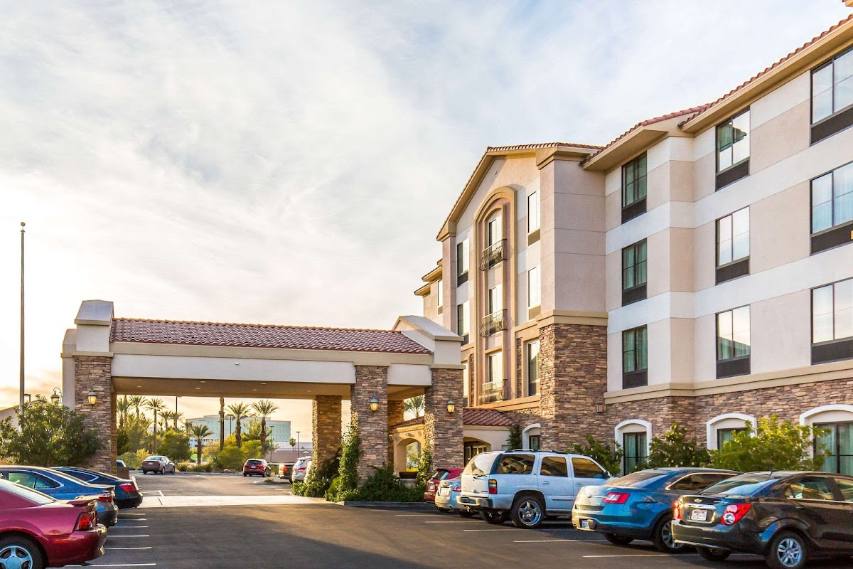 Comfort Inn & Suites Henderson - Las Vegas photo 3