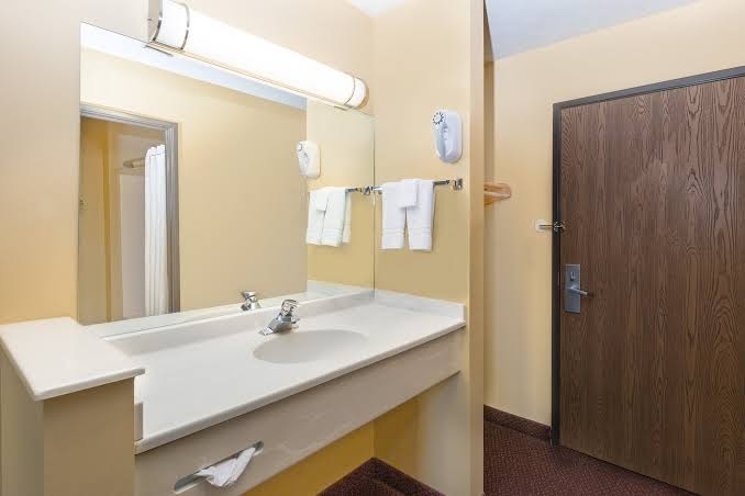 hotel8 photo 3