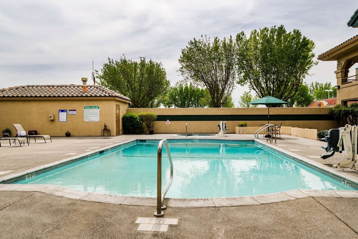 Quality Inn & Suites Lathrop photo 3