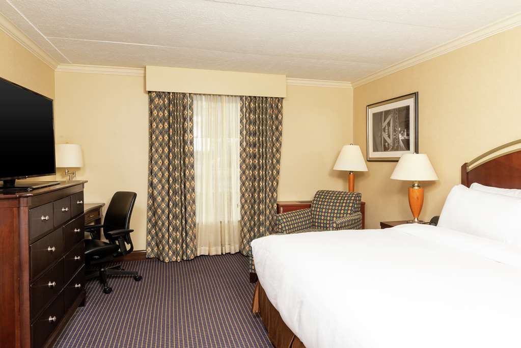 DoubleTree by Hilton Hotel Grand Rapids Airport photo 2