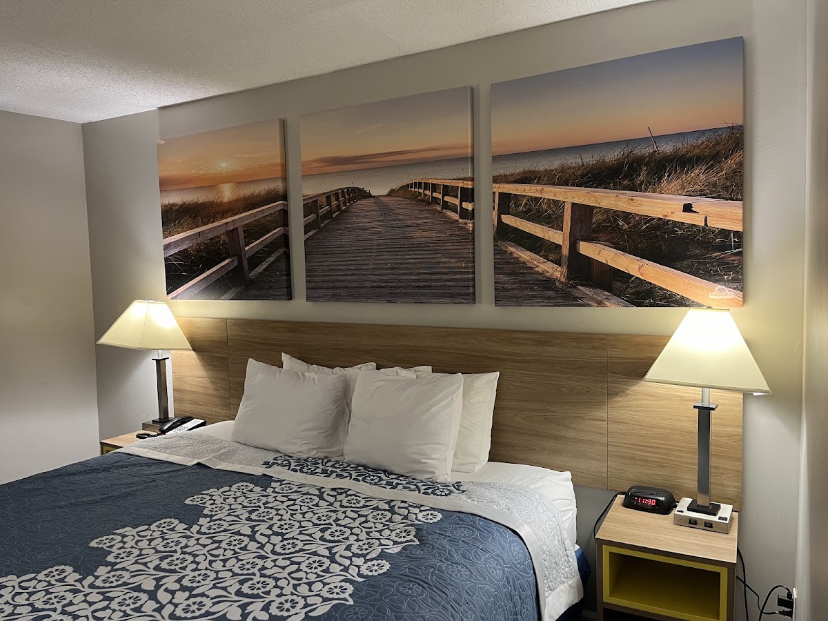Days Inn by Wyndham Runnemede Philadelphia Area photo 2