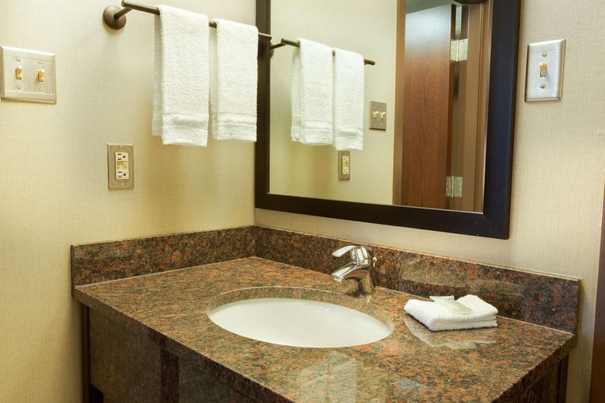 Heritage Inn & Suites San Antonio Airport Trademark Wyndham photo 3