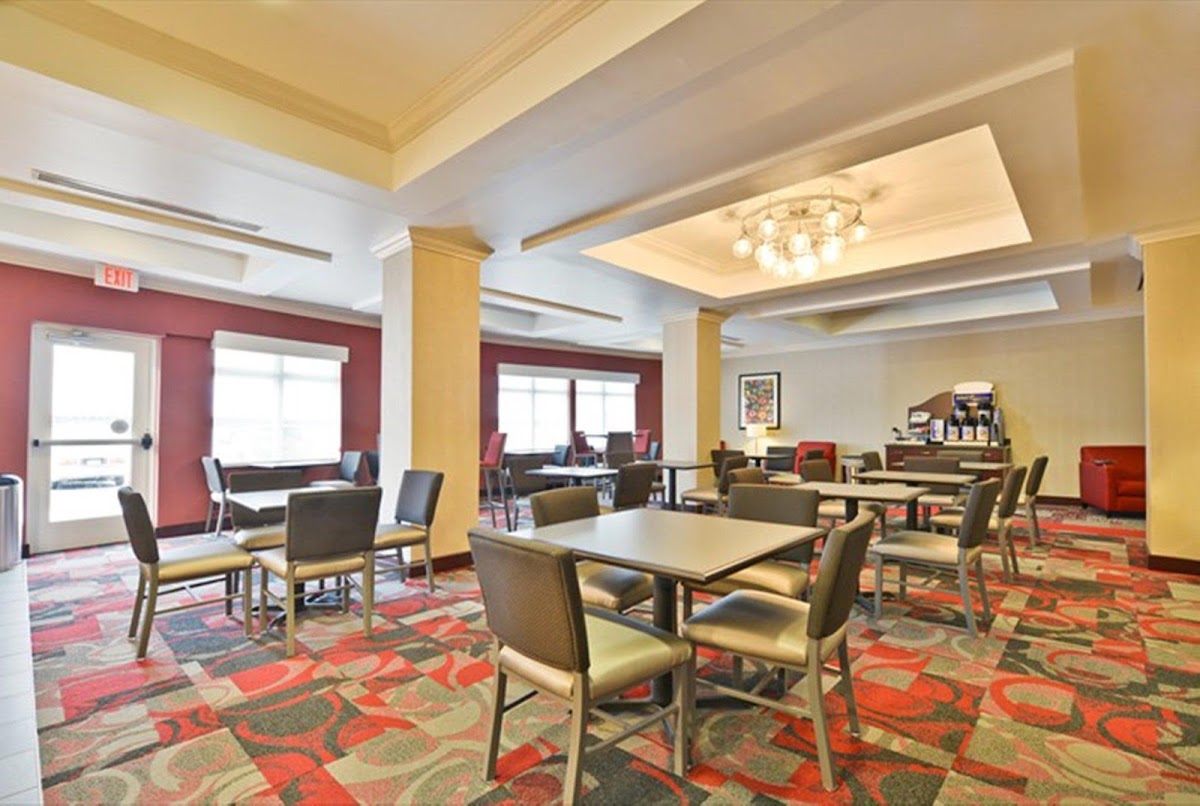 Holiday Inn Express & Suites Utica by IHG photo 3