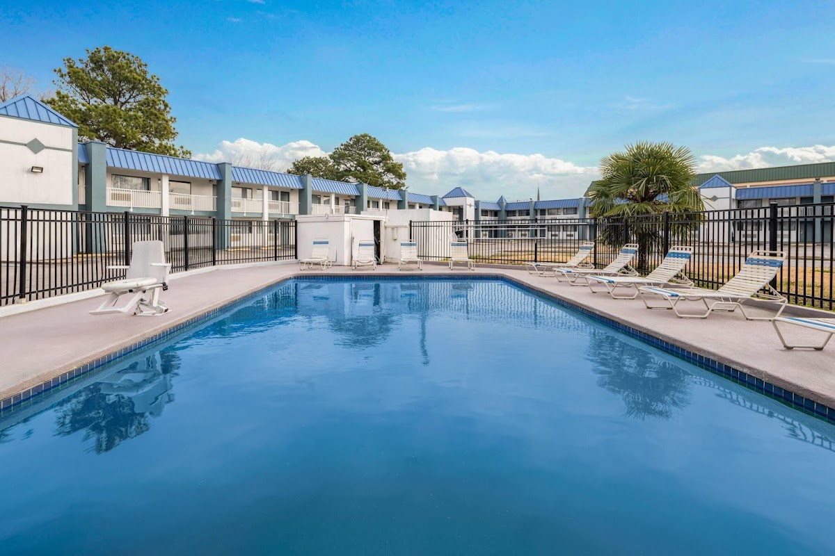 Super 8 by Wyndham Portsmouth - Norfolk photo 3