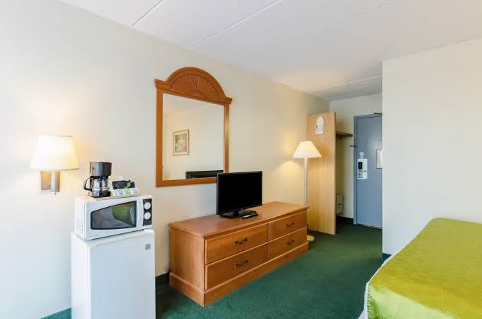 Quality Inn West Springfield photo 3