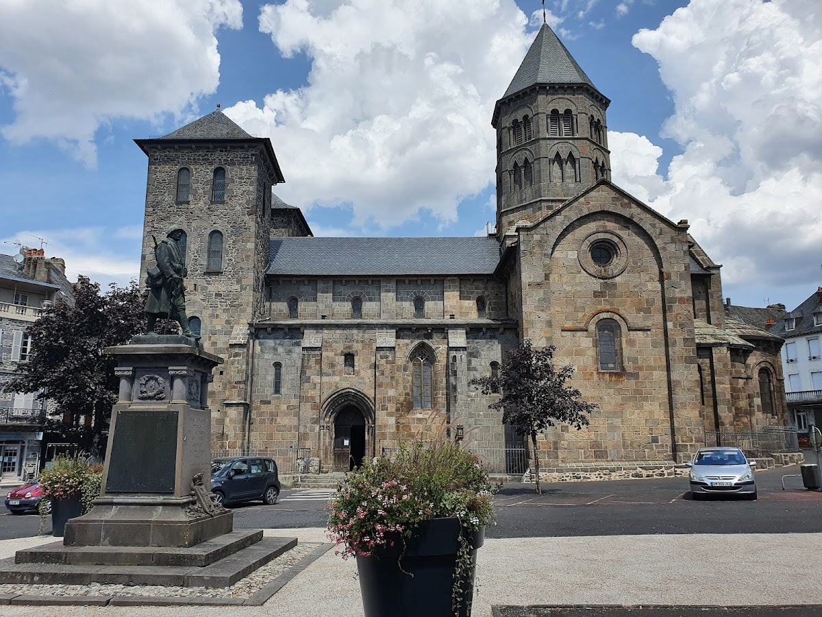 Basilique Notre-Dame-des-Miracles Mauriac