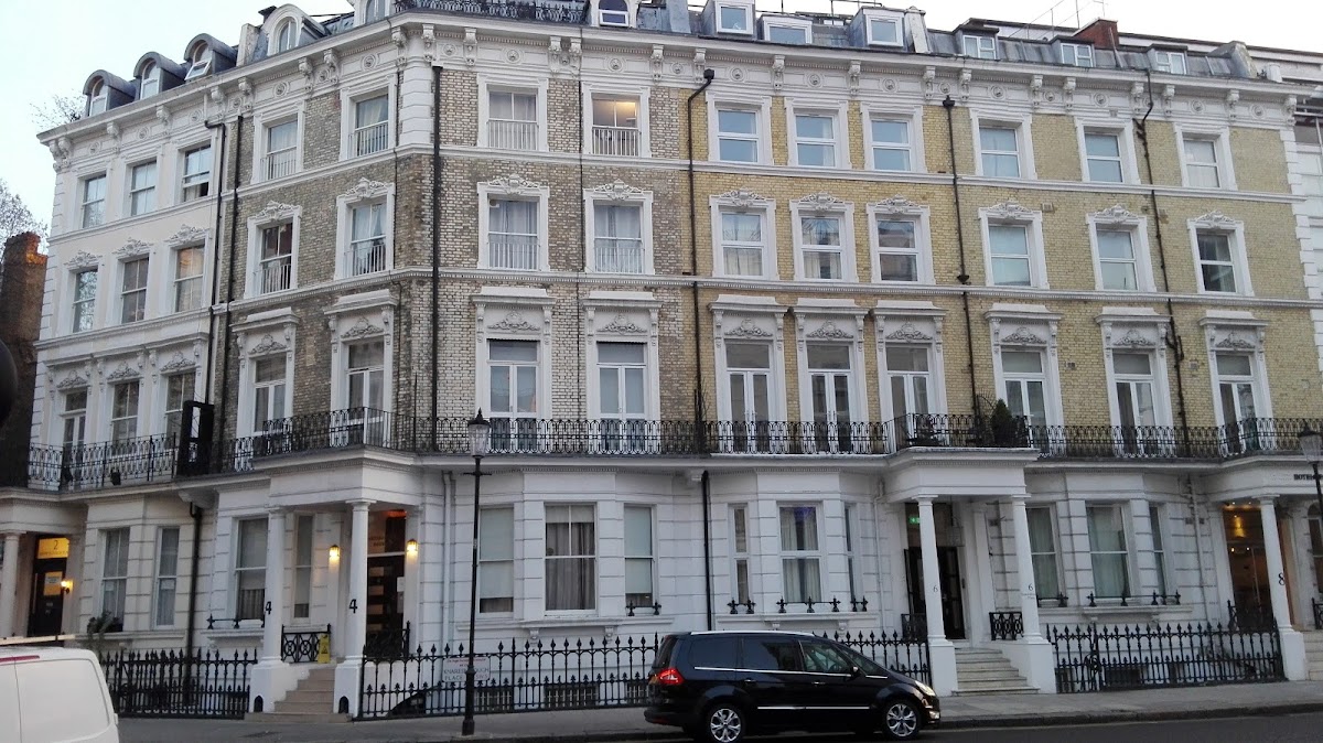 Earls Apartment
