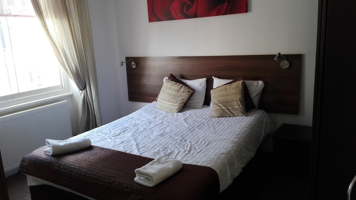 Earls Apartment photo 2