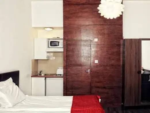 Earls Apartment photo 3