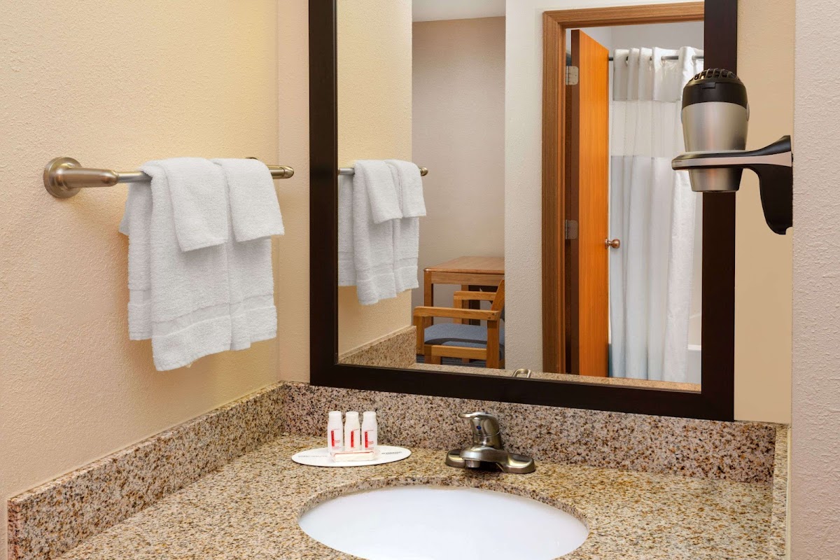 Days Inn by Wyndham Charleston photo 3