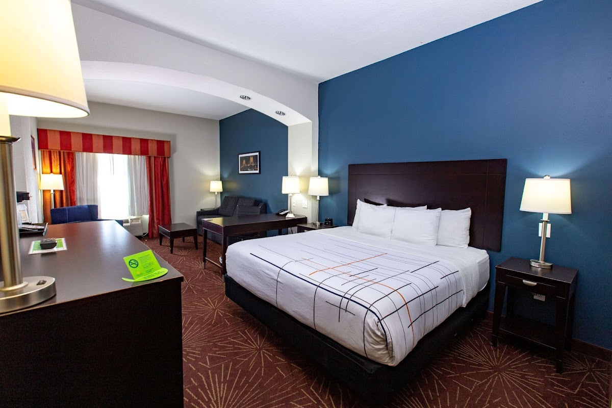 La Quinta Inn & Suites by Wyndham Houston East at Normandy photo 2