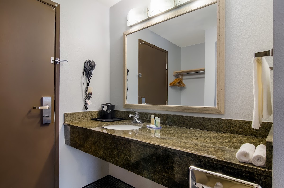 Quality Inn & Suites Silverdale Bangor-Keyport photo 3