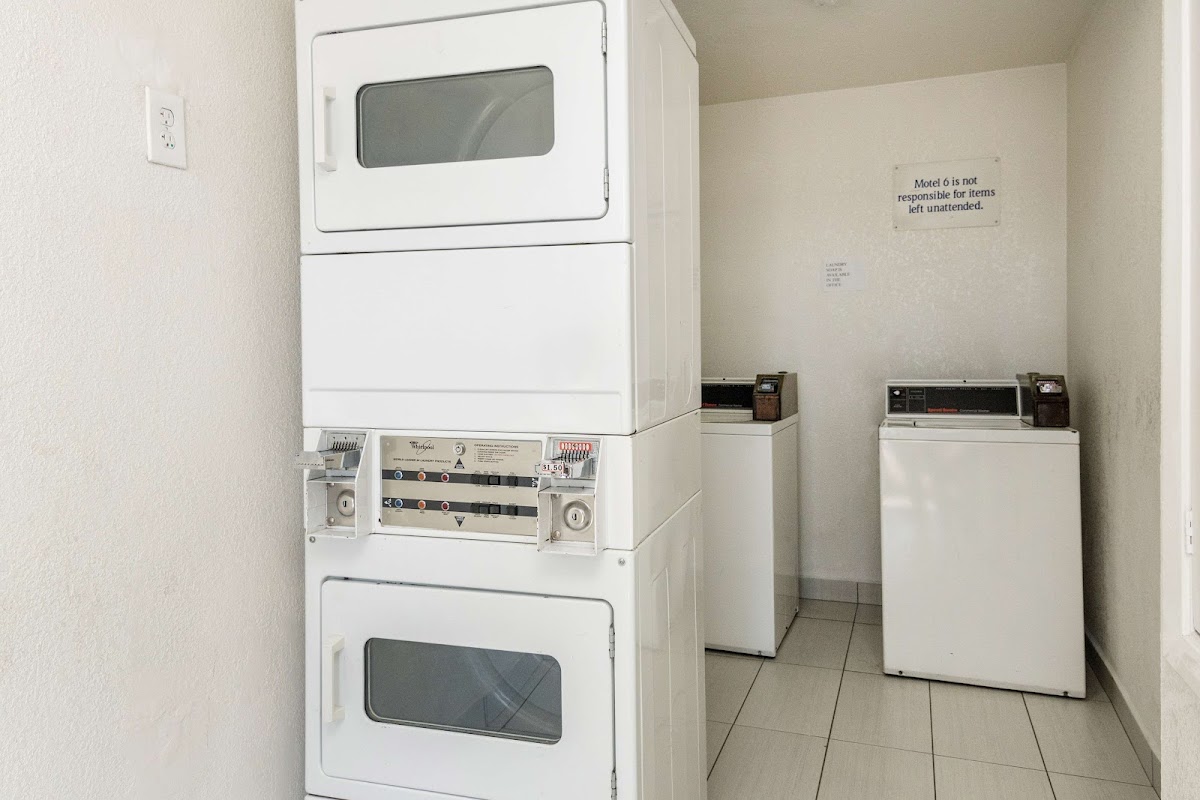 Motel 6 Fort Worth, TX - North photo 3