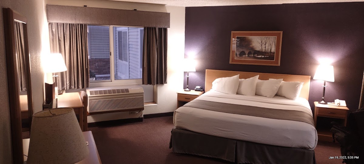 Fossil Creek Hotel & Suites/Conference Center I-70