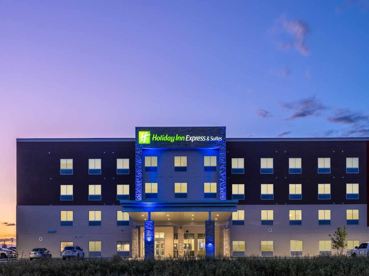 Holiday Inn Express & Suites Watertown by IHG