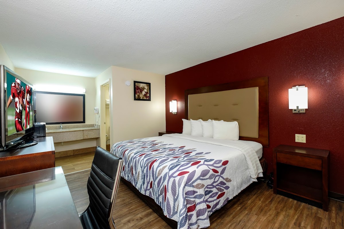 Red Roof Inn Columbus, MS photo 2