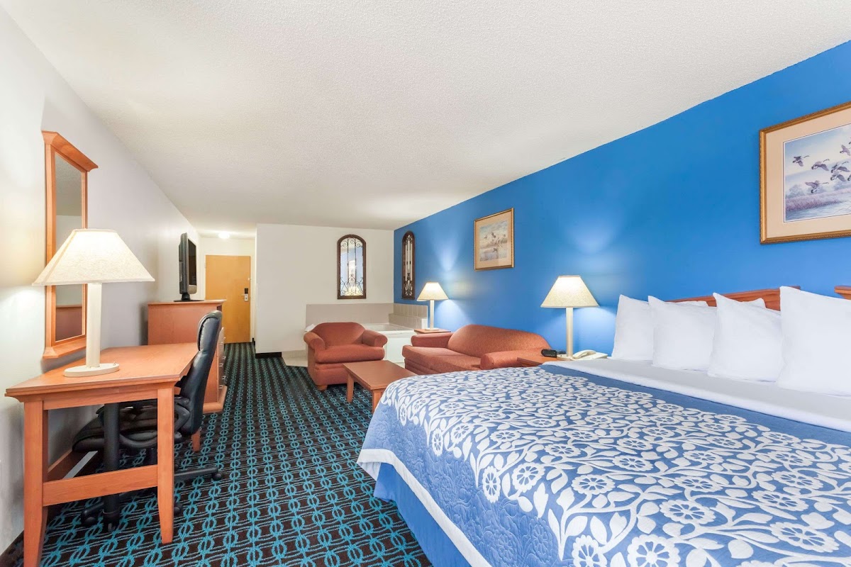 Days Inn & Suites by Wyndham Cambridge photo 2