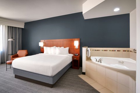 Courtyard by Marriott Lincoln Downtown/Haymarket photo 2