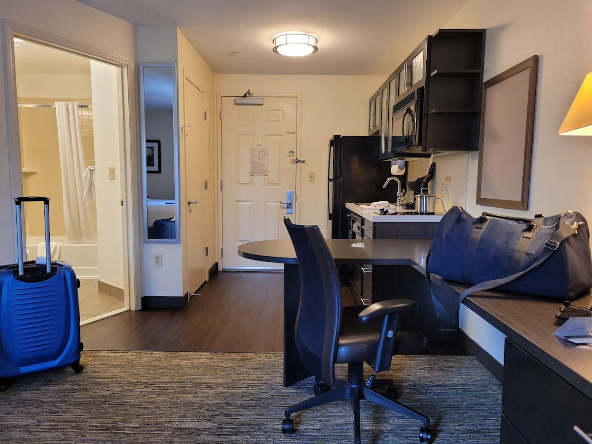 Sonesta Simply Suites Cleveland North Olmsted Airport photo 3