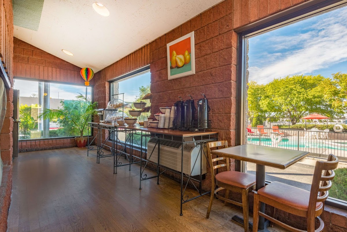 Ramada by Wyndham Albuquerque Airport photo 3