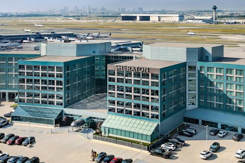 Sheraton Gateway Hotel in Toronto International Airport