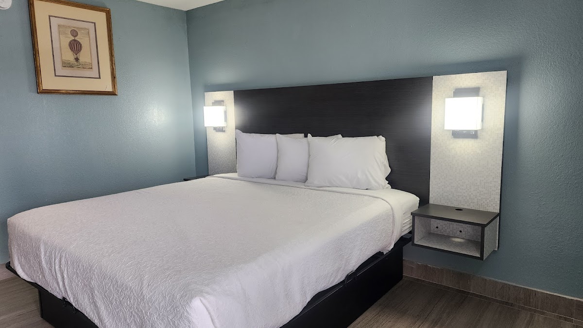 Lone Star Inn & Suites by OYO Harlingen TX photo 2