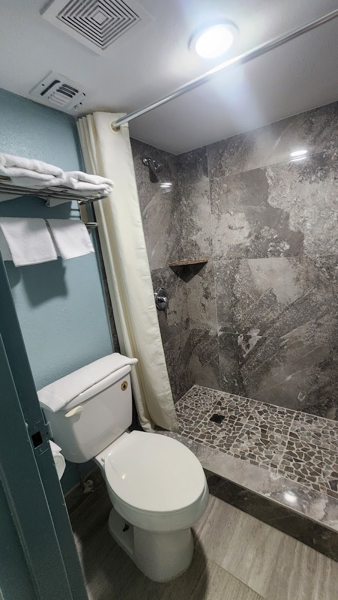 Lone Star Inn & Suites by OYO Harlingen TX photo 3